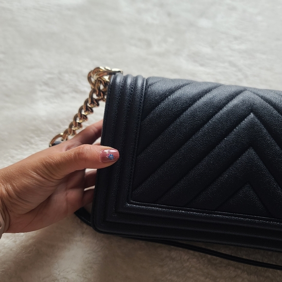 Chanel Old Medium Boy - Picture 5 of 14